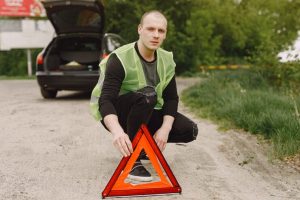 posizionare triangolo di emergenza carroattrezzi
