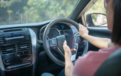 Utilizzo dello smartphone alla guida: norme e sanzioni